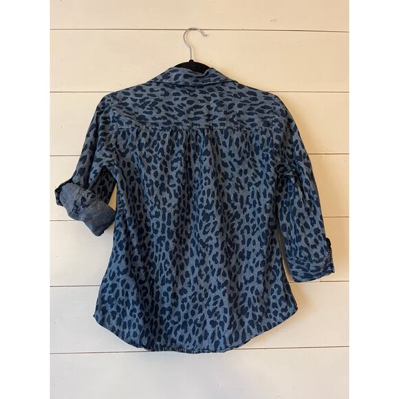 Karen Scott 3/4 sleeve button up animal print denim top XS - Picture 6 of 8